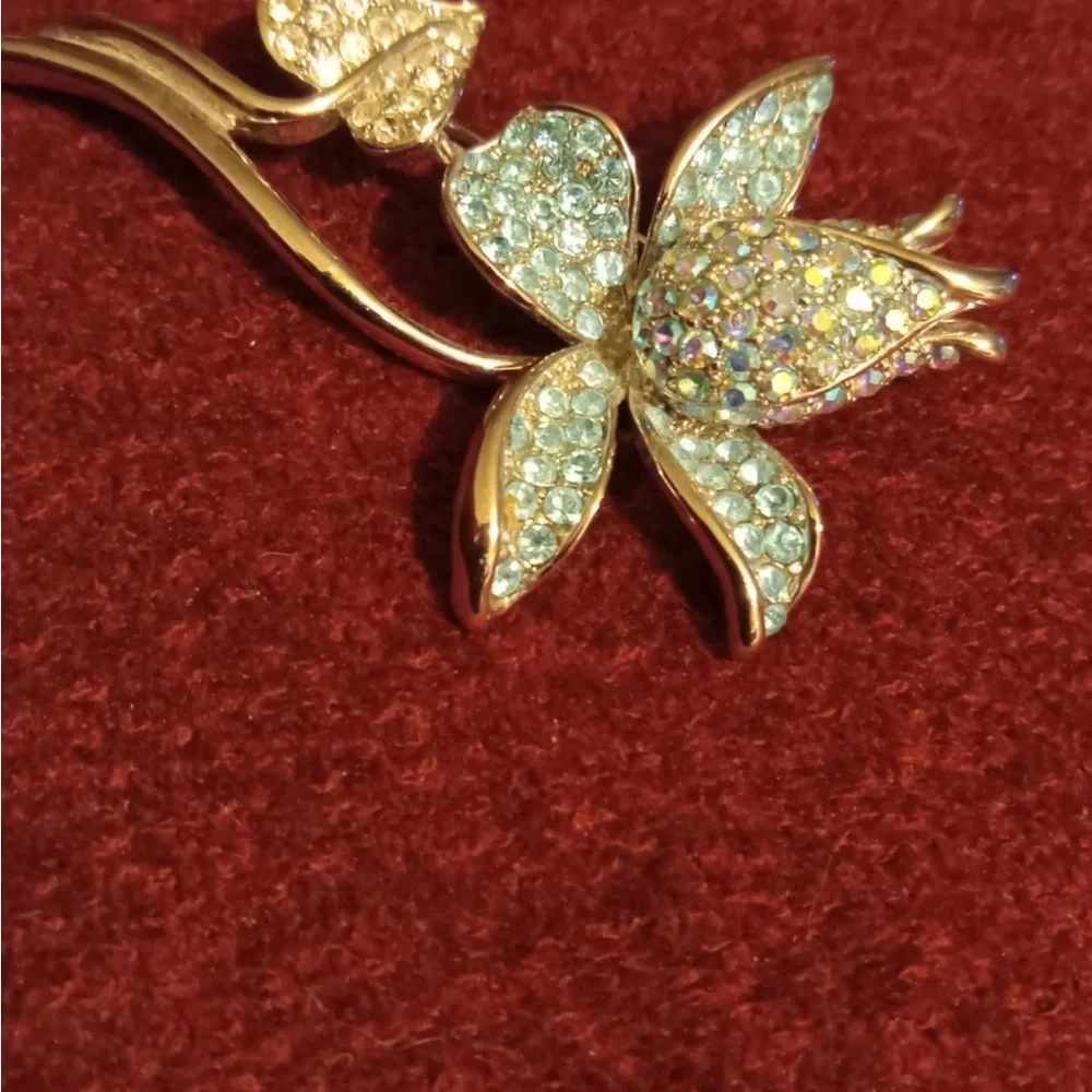 Beautiful Vintage Brooch